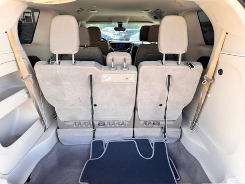 Used 2017 Chrysler Pacifica LX FWD image 32