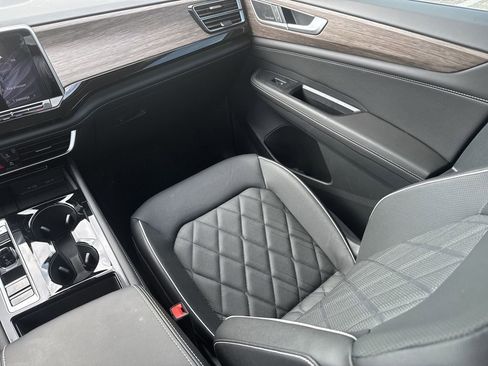 Used 2025 Volkswagen Atlas SEL Premium R-Line image 26