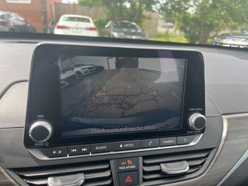 Used 2025 Nissan Altima 2.5 SV FWD image 23