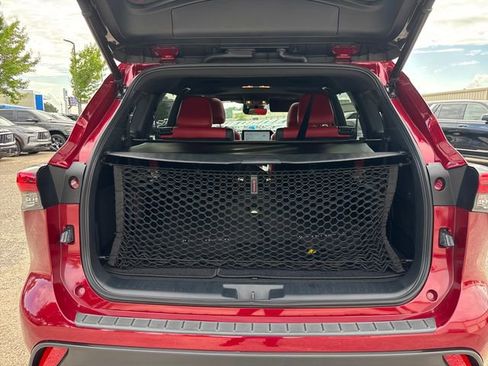 Used 2023 Toyota Highlander XSE FWD image 7
