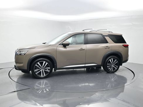 Used 2023 Nissan Pathfinder Platinum AWD/4WD image 3