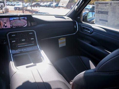 New 2025 Nissan Armada SL w/ Captain's Chari Seat Package image 17