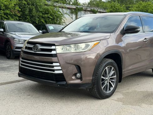 Used 2018 Toyota Highlander XLE FWD image 4