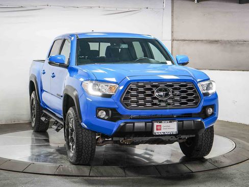 Certified 2020 Toyota Tacoma TRD Off-Road w/ Technology Package AWD/4WD image 3