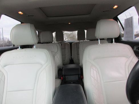 Used 2016 Ford Explorer Platinum image 11