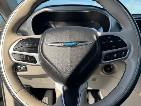 Used 2018 Chrysler Pacifica Limited w/ Advanced Safetytec Group image 17