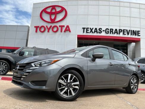 Used 2025 Nissan Versa SV FWD image 2