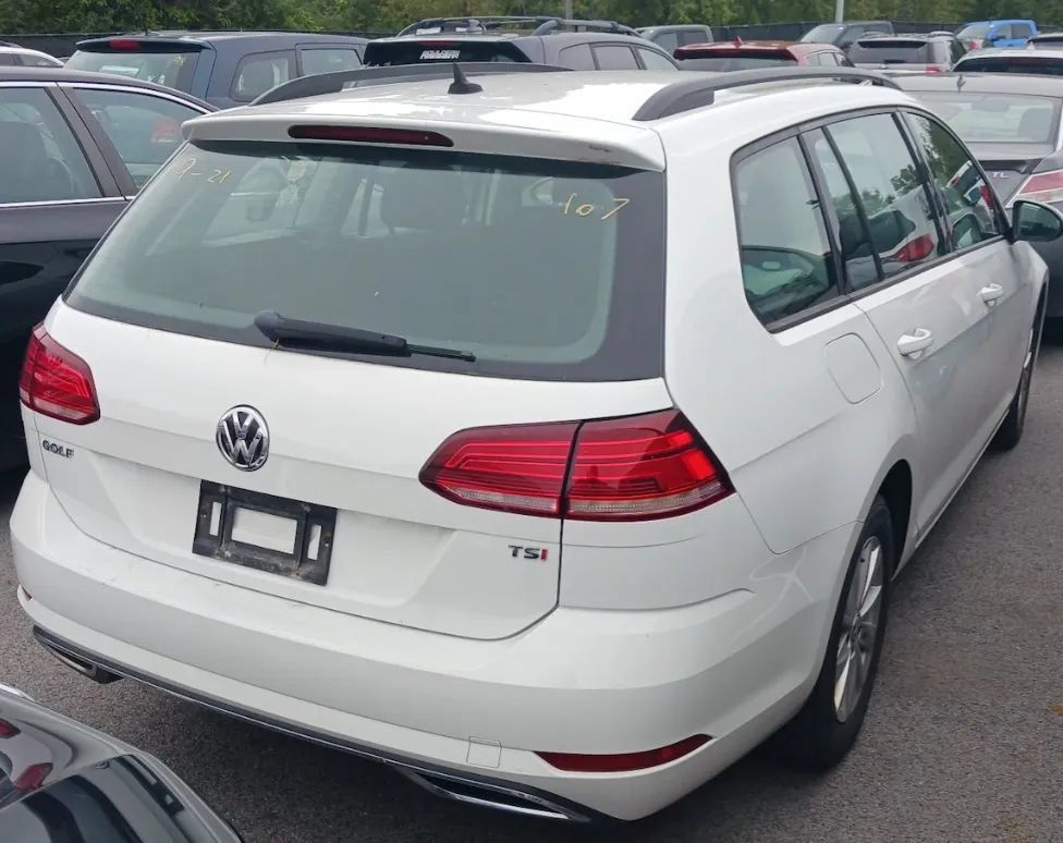 Used 2018 Volkswagen Golf S FWD image 3