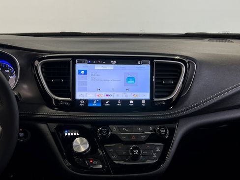 New 2026 Chrysler Pacifica Select image 16