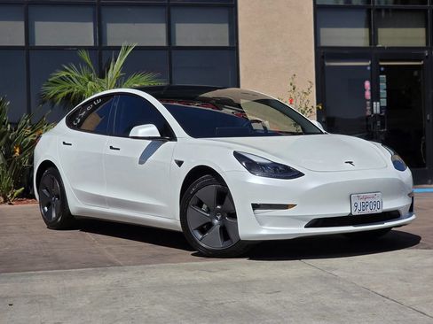 Used 2023 Tesla Model 3 Standard Range RWD image 3
