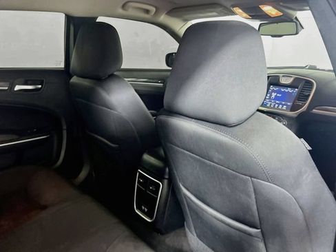 Used 2021 Chrysler 300 Touring w/ Sport Appearance Package RWD image 8