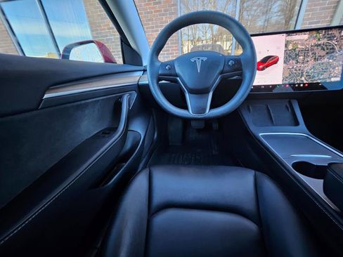 Used 2023 Tesla Model 3 Standard Range image 2