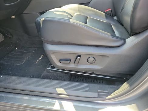 Used 2022 Nissan Rogue SV w/ SV Premium Package FWD image 16