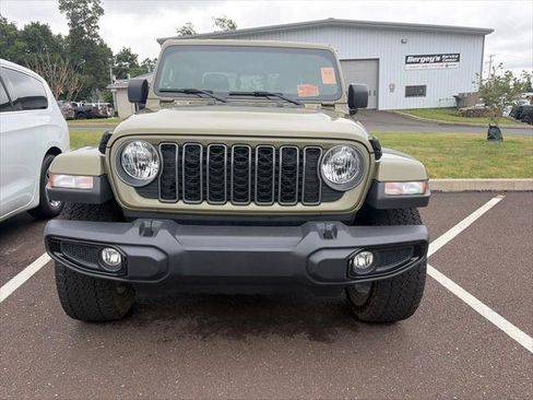 Certified 2025 Jeep Gladiator Sport AWD/4WD image 2