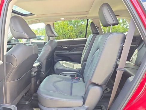 Used 2025 Toyota Grand Highlander AWD image 9