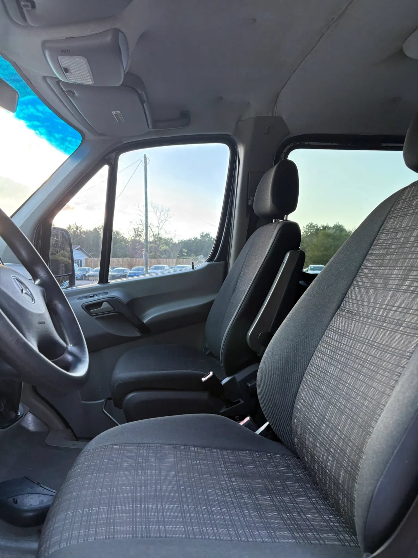 Used 2015 Mercedes-Benz Sprinter 2500 image 12