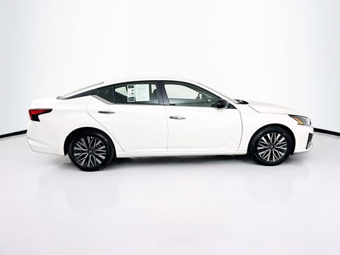 Used 2025 Nissan Altima 2.5 SV image 10