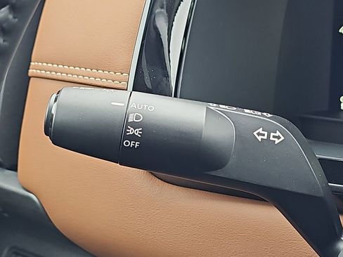 New 2026 Nissan Pathfinder Platinum FWD image 30