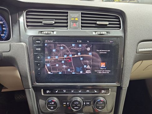 Used 2019 Volkswagen e-Golf SEL Premium image 9