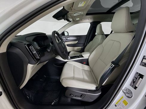 New 2026 Volvo XC40 B5 Plus w/ Climate Package image 22