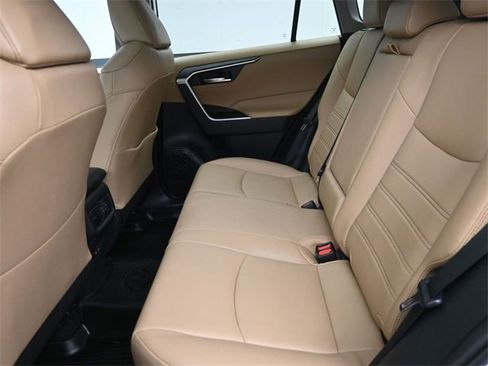 Used 2019 Toyota RAV4 XLE Premium image 22