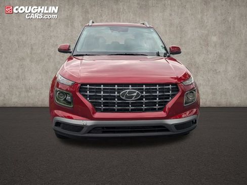 Used 2023 Hyundai Venue SEL w/ Cargo Package FWD image 2