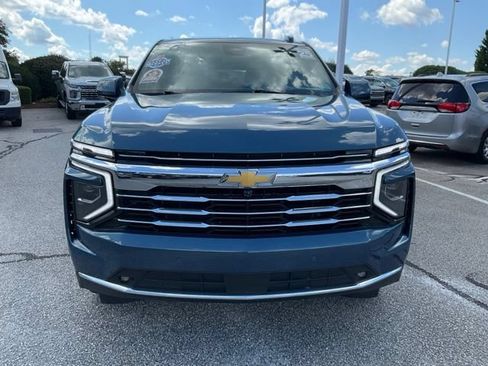 Used 2025 Chevrolet Suburban LT w/ Comfort Package AWD/4WD image 2