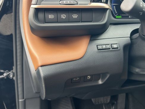 New 2025 Toyota Crown Signia image 23