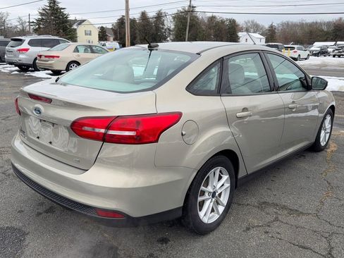 Used 2016 Ford Focus SE image 6