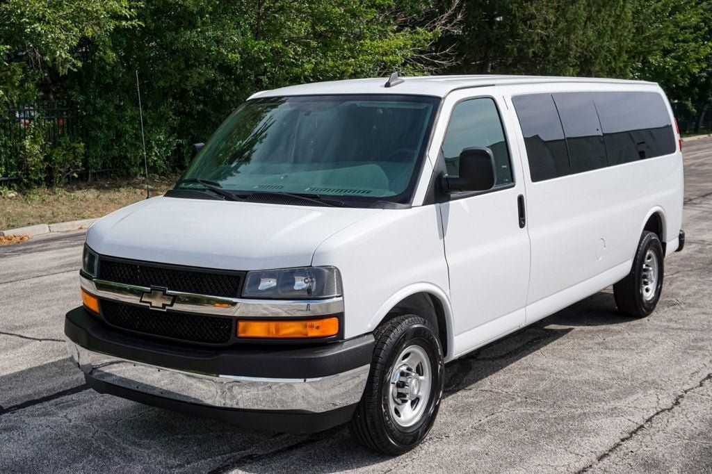 Used 2017 Chevrolet Express 3500 LT w/ LT Preferred Equipment Group RWD image 3