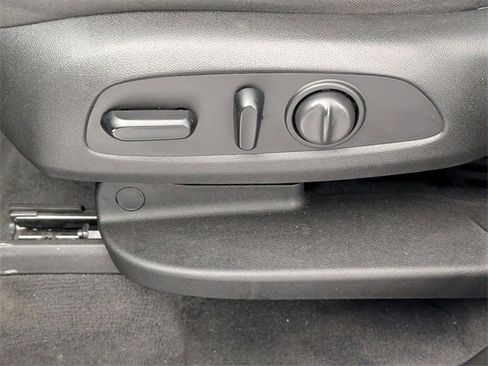 Used 2019 Chevrolet Traverse LT image 14