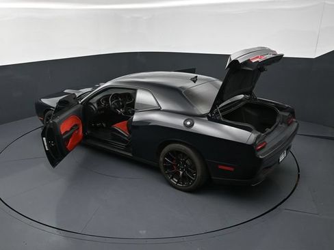 Used 2015 Dodge Challenger SRT w/ Technology Group RWD image 28