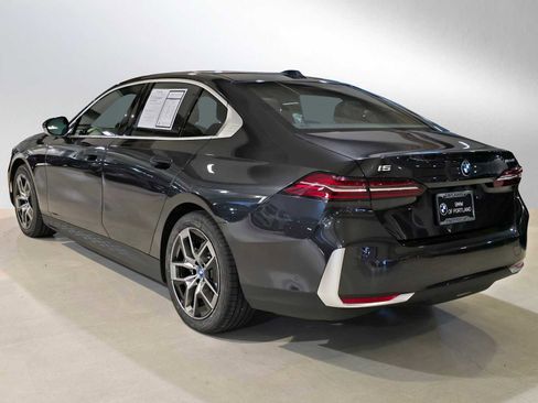 Used 2025 BMW i5 xDrive40 w/ Premium Package image 7