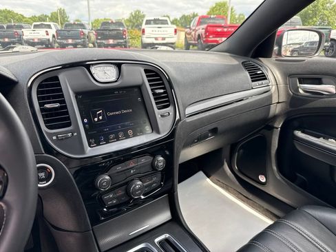 Used 2015 Chrysler 300 S RWD image 20