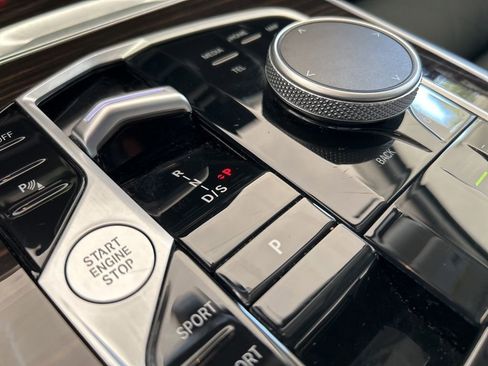 Used 2025 BMW X7 xDrive40i image 8