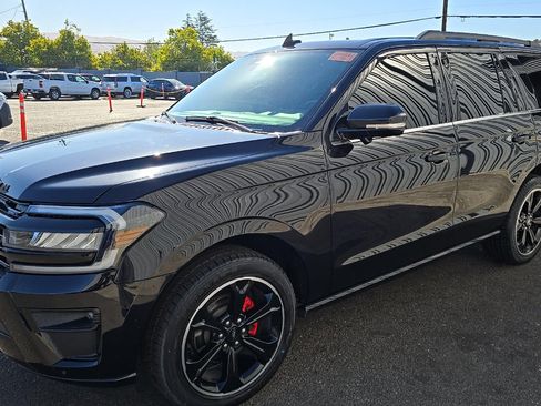 Used 2023 Ford Expedition Limited AWD/4WD image 4