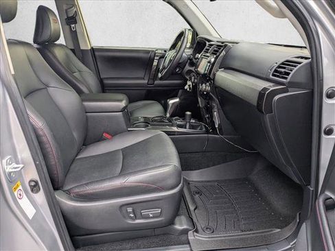 Used 2018 Toyota 4Runner TRD Off-Road Premium AWD/4WD image 19