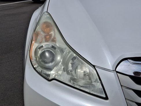 Used 2010 Subaru Outback 3.6R Limited AWD/4WD image 10