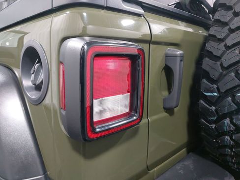 Used 2021 Jeep Wrangler Unlimited Sport image 33