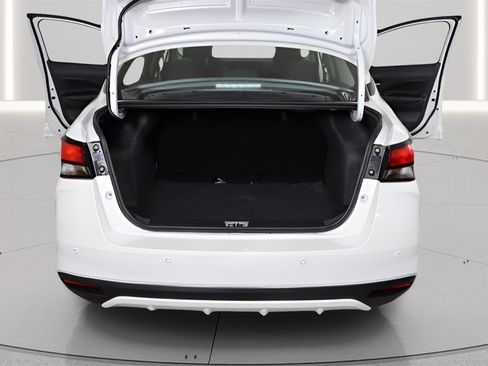 Used 2023 Nissan Versa SR w/ Trunk Package image 34