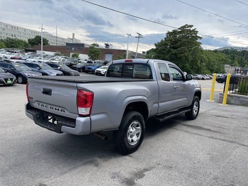 Used 2017 Toyota Tacoma SR w/ SR Convenience Package AWD/4WD image 8