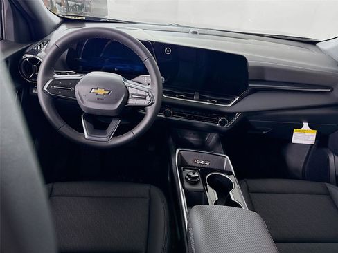 New 2026 Chevrolet Equinox LT w/ Convenience Package II image 2