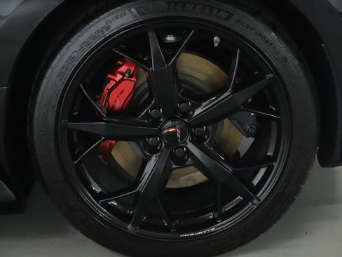 Used 2021 Chevrolet Corvette Stingray Preferred Cpe w/ Z51 Performance Package RWD image 37