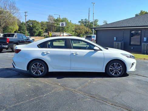 Used 2024 Kia Forte LXS image 2