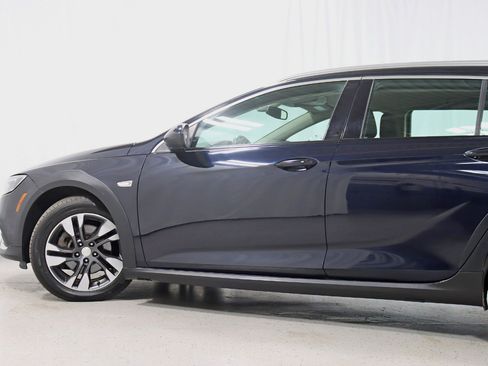 Used 2018 Buick Regal Preferred w/ Sights and Sounds Package AWD/4WD image 11
