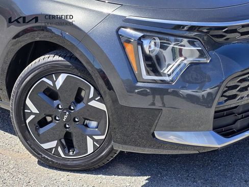 Certified 2024 Kia Niro Wind w/ Wind Preserve Package FWD image 9