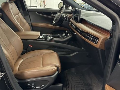 Used 2023 Lincoln Nautilus Reserve w/ Equipment Group 202A image 19