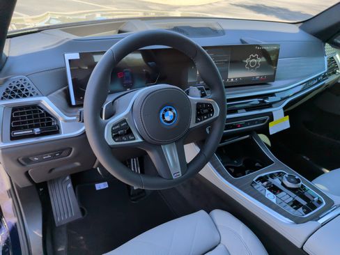 Used 2026 BMW X5 xDrive50e AWD/4WD image 15