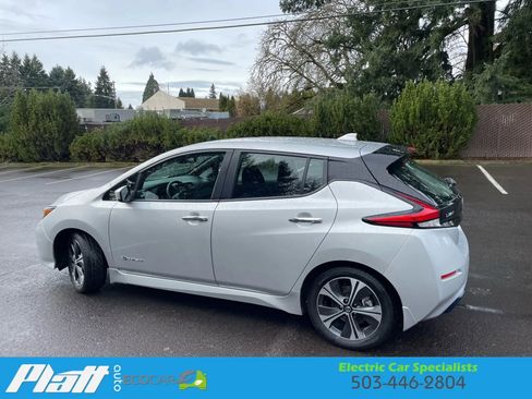 Used 2018 Nissan Leaf SV w/ SV Technology Package image 6