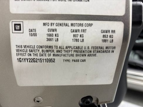 Used 2001 Chevrolet Corvette Coupe w/ Preferred Equipment Group1 image 30